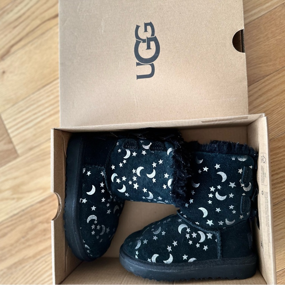 Ugg Bailey Bow - Moon and Stars Edition